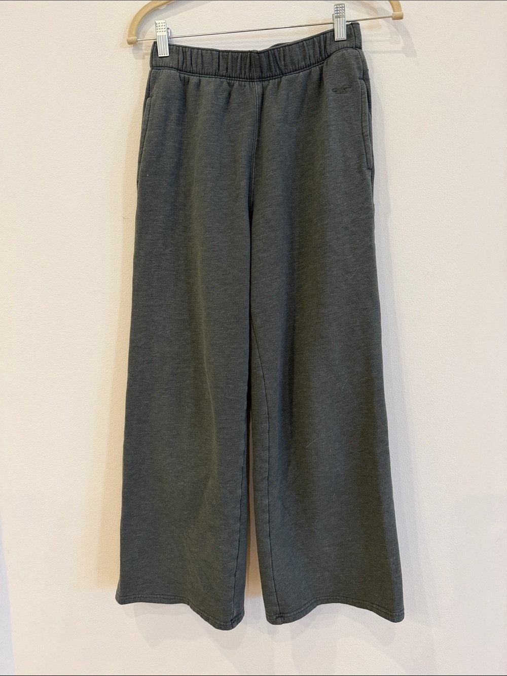 Hollister XS Short Wide-Leg Sweatpants in Evergreen